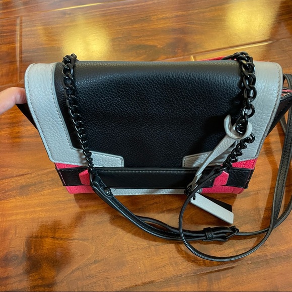 Vince Camuto Handbags - Vince Camuto crossbody pink and black purse